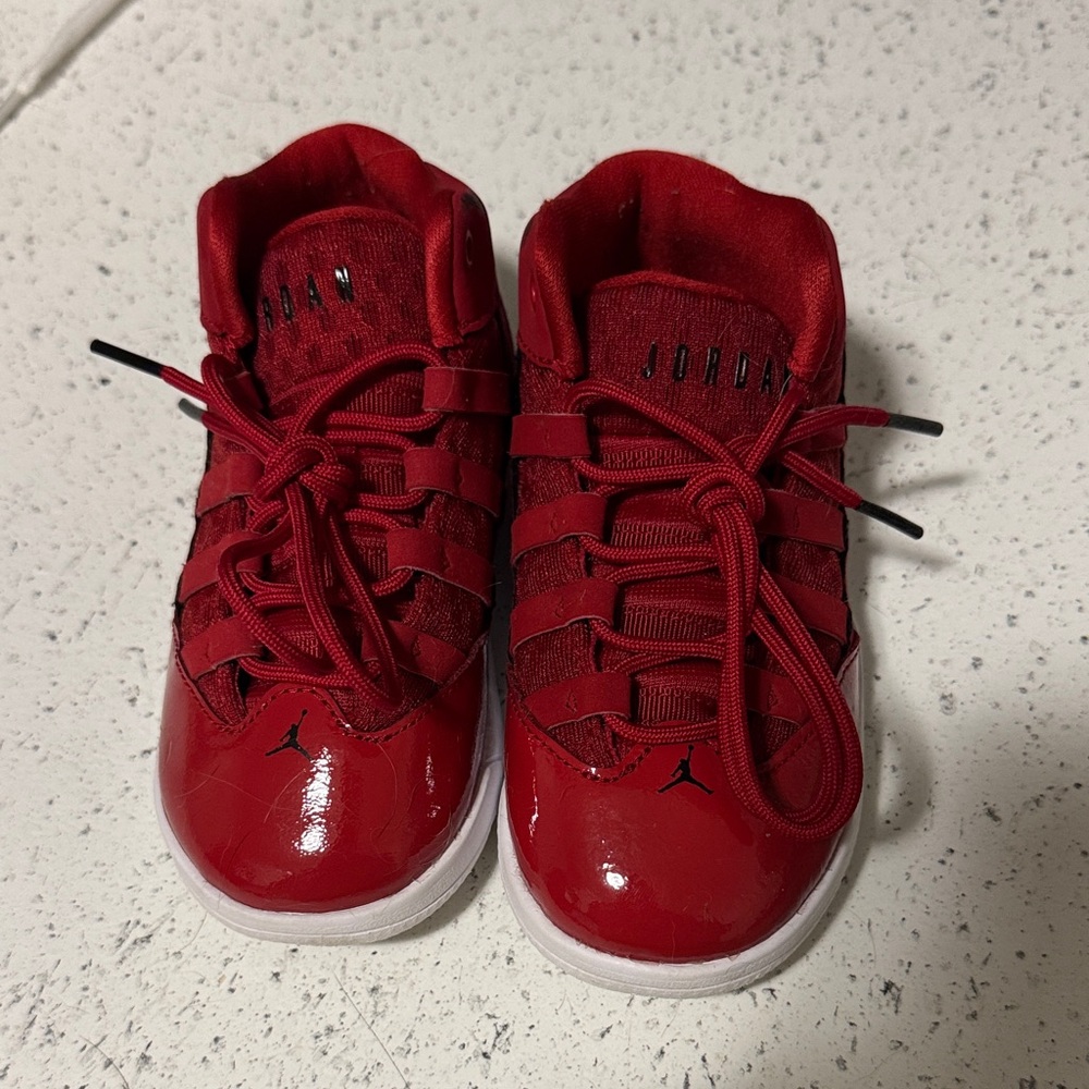 Nike Jordan Max Aura toddler shoes in the Gym Red colorway